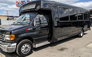 2006 Ford E450 6.8L Passenger Bus - Low Mileage Engine, Great Condition