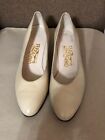 Vintage Salvatore Ferragamo Women’s  Leather Cream Pumps Size 8AAA Made in Italy
