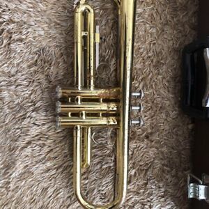 Yamaha YTR-2320E Standard Bb Trumpet - Gold Lacquer Very Good
