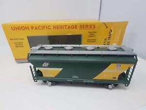 USED MTH Premier 20-97669 O Centerflow Hopper Union Pacific Heritage CNW #15195