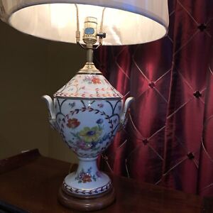 VTG Porcelain Floral Urn Style Table Lamp With  faces on handles MINT