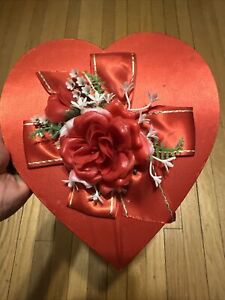 VTG FANNIE MAY RED HEART SHAPED VALENTINE CANDY BOX -SATIN Bow Plastic Flowers