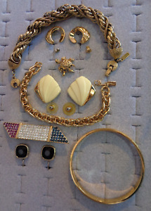 8 Pc Lot MONET Jewelry Bracelets Earrings Brooch Charm Turtle Rhinestone Gold PL