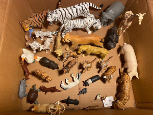 Huge Lot of 32 Animal figures schleich, safari ltd, papo, Etc