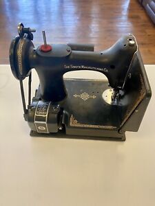 VTG Singer Featherweight Sewing Machine Cat. 3-120 Tested Works W/Accessories