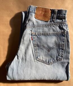 Men's Levi’s 550 - Size 32 x 34 Cotton Medium Blue Denim Jeans