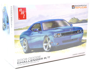 AMT 2009 Dodge Challenger R/T 1:25 Scale Plastic Model Car Kit 1117