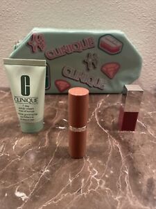 Clinique bonus gift set New Bag Lipsticks & 7 Day Scrub