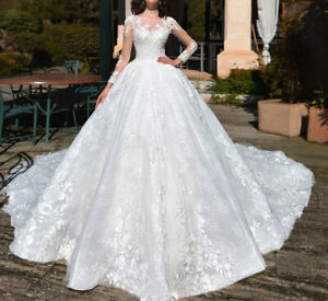 Luxury Wedding Dresses O-Neck Long Sleeve Lace Applique A Line Bridal Gown Train