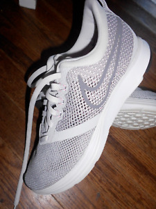 Very Nice! Womens NIKE ZOOM STRIKE Shoes~Gray/White~Size 7.5