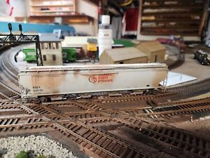 HO Scale Walthers Badger State Ethanol 4 Bay Covered Hopper Weathered