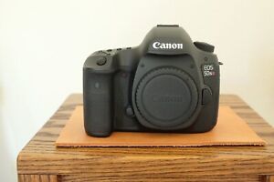 New ListingCanon 5DSr 50.6 MP Camera Shutter Count 2,556 Mint