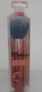 Real Techniques - powder brush - flawless 01401