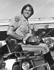 crp-1434 1981 Bruce Jenner on police motorcycle TV Chips crp-1434