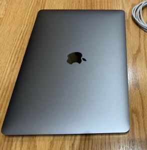 Apple MacBook Pro 13 inch 2019 - A1989 i5 2.4 GHz Quad-Core, 8GB RAM, 512GB SSD