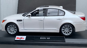 Maisto Special Edition 1:18 Scale BMW M5 Diecast Model Car White