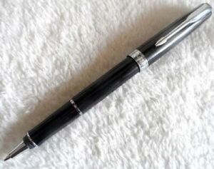 Outstanding Parker Sonnet Series Black/White Clip 0.5mm Nib Rollerball Pen