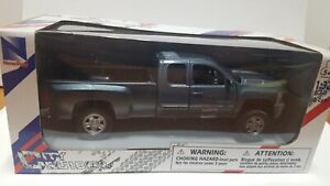 PICK UP TRUCK 2500 HD New Ray City Cruisers 1:32nd Scale Die cast Metalic Grey