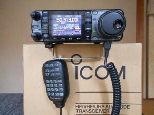 ICOM IC-7000 HF/50/144/430MHz All Mode Transceiver HM-151 Mint Condition