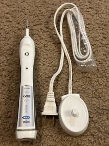 New Listing BRAUN ORAL-B 3762 TRIUMPH PROFESSIONAL CARE TOOTHBRUSH WITH CHARGER  3757