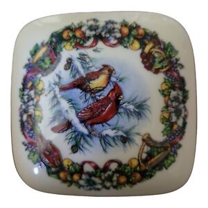 Heritage House Vintage Christmas Porcelain Music Box Plays Joy To The World 1990