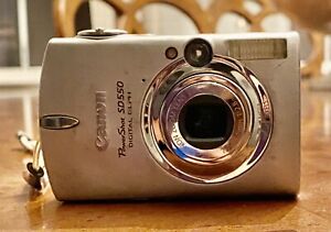 Canon PowerShot SD550 Digital ELPH   camera with Battery For Parts Only.