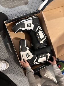 mens snowboarding boots size 9