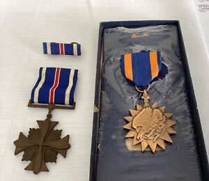Named Air Force Colonel R Bess FC & Air Medal Vietnam era with case hurry