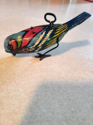 LITHO METAL TIN WIND UP PECKING BIRD DATED 1927-WORKS GREAT