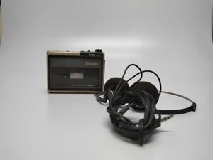 Aiwa HS P02 Cassette Player With HP M20 Headphone Vintages Japan