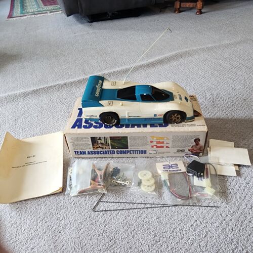 Vintage Team Associated RC12i Competition RC Car 1/12 Scale (runs)