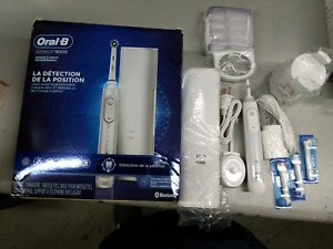 Oral-B Genius 8000 Rechargeable Toothbrush With Bluetooth  White --EXCELLENT