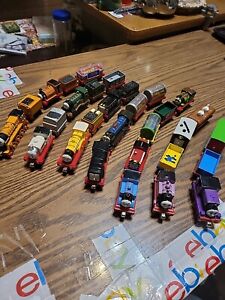 Big Lot of Thomas the Tank Engine Magnetic Train Cars Diecast 30 Pc