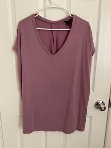 Torrid Women's Classic Fit V-neck lilac purple T-Shirt Tee Blouse size 1
