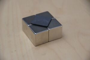 1 pcs.Pyrolytic Graphite for Magnetic Levitation,30mmx30mmx1.0mm with case