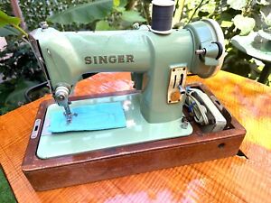 🌟1958 Singer 185K Electric Sewing Machine  on Walnut Case Base. Running Well!🌟