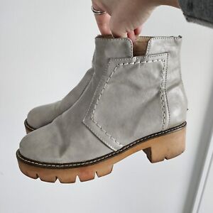 Women's Boots Stone Light Gray Leather Ankle Chunky Platform Booties Size 8 Zip