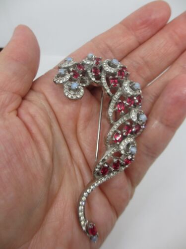 STUNNING VINTAGE UNSIGNED TRIFARI? RHODIUM PLATED RUBY RED GLASS&MORE BROOCH/PIN