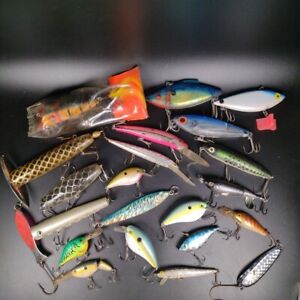 Mixed Lot of 22 Fresh and Saltwater Pre-owened Lures