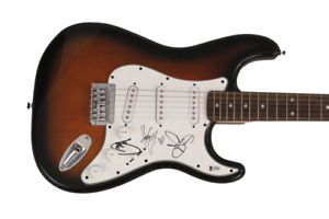 PARAMORE BAND (X3) SIGNED AUTOGRAPH FENDER GUITAR - HAYLEY WILLIAMS ++ BECKETT