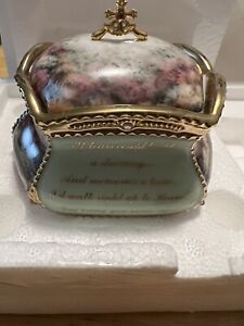 THOMAS KINCAID PORCELAIN MUSIC BOX PLAYS MEMORIES #A7557 Certificate Of Auth.