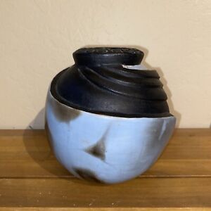 New ListingVintage Roger Cristanto Peru Art Pottery Vase Blue Swirl Chulucanas