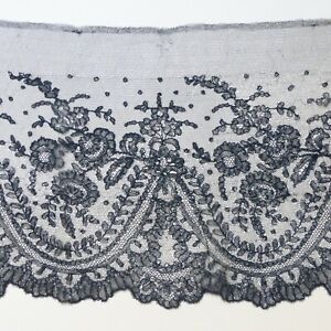 Antique lace - Chantilly - 280 cm. X 31.7 cm. - 19th century - Antique Lace