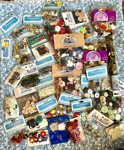 LARGE LOT VINTAGE BUTTONS ASSORTED SIZES, COLORS, MATERIALS FOR CRAFTS CLOTHING