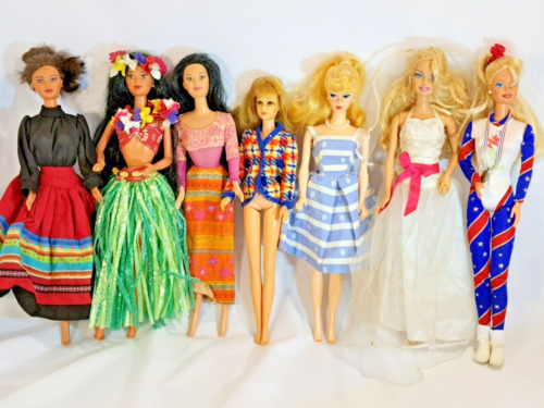 Lot of 7 Vintage Barbie Dolls / Clothing / Accessories / 1980's and 1990's