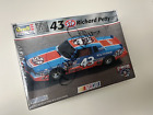 Richard Petty #43 STP Model Kit / With Photo - Revell AUTOGRAPHED BY THE KING