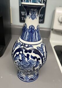 New Listingvintage chinese blue and white porcelain vase