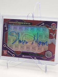 Skyy Moore 2022 Panini Elements Rookie Neon Signs /10 On-Card Auto RC Chiefs