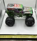 Monster Jam Official Grave Digger Monster Truck - Die-Cast Vehicle 1:24 Scale
