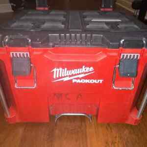 Milwaukee 48-22-8426 PACKOUT Rolling Tool Storage Box
